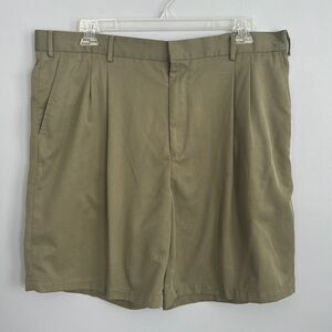 Greg Norman Men’s size 42 Golf Shorts neutral tan